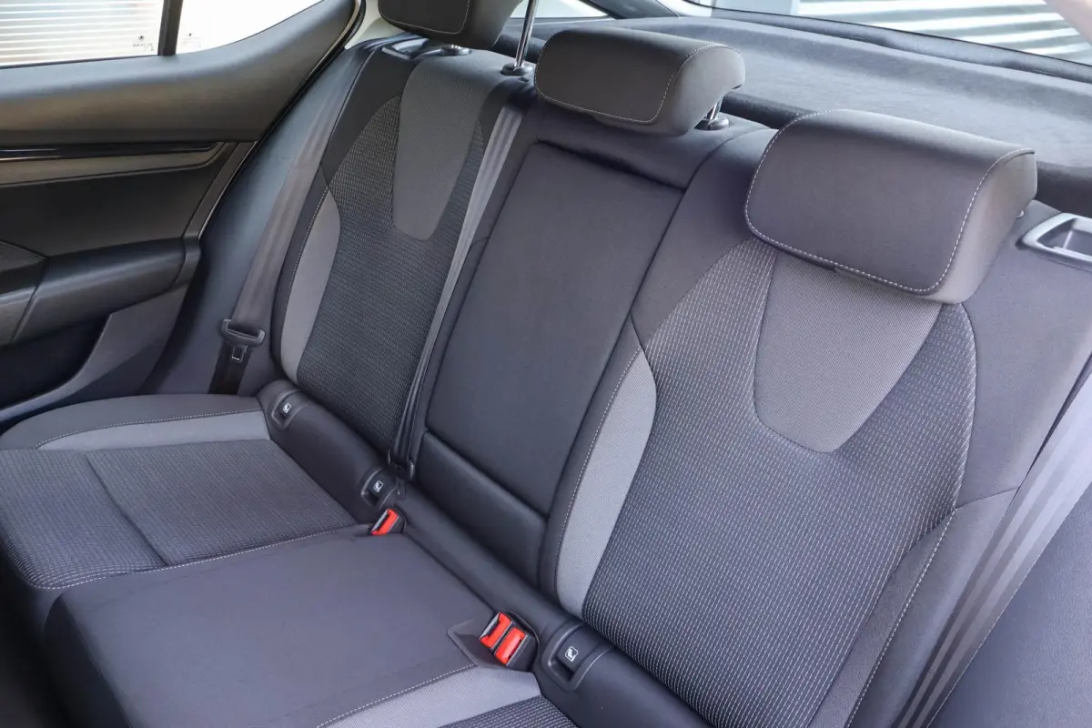 1.0 TSI 110pk Ambition | All Season Banden | Cruise Control | DAB | Apple CarPlay/ Android Auto | Airco automatische | Navigatie