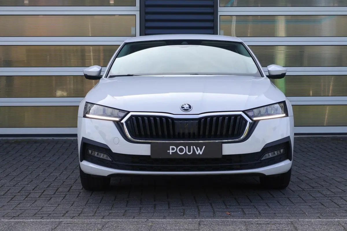 1.0 TSI 110pk Ambition | All Season Banden | Cruise Control | DAB | Apple CarPlay/ Android Auto | Airco automatische | Navigatie