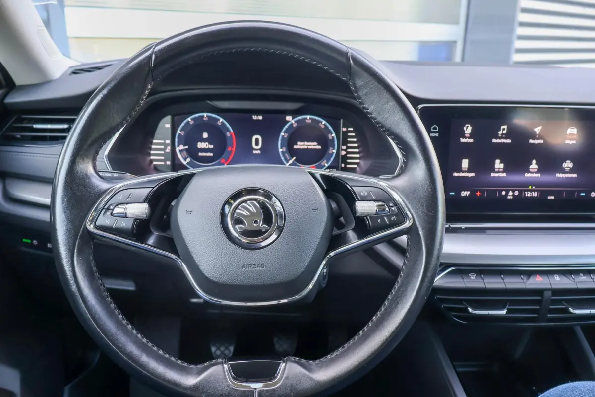 1.0 TSI 110pk Ambition | All Season Banden | Cruise Control | DAB | Apple CarPlay/ Android Auto | Airco automatische | Navigatie