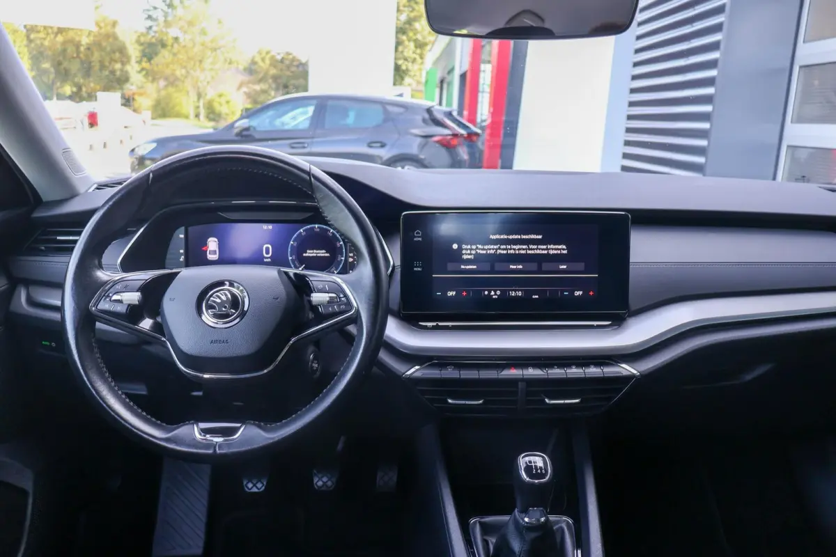 1.0 TSI 110pk Ambition | All Season Banden | Cruise Control | DAB | Apple CarPlay/ Android Auto | Airco automatische | Navigatie