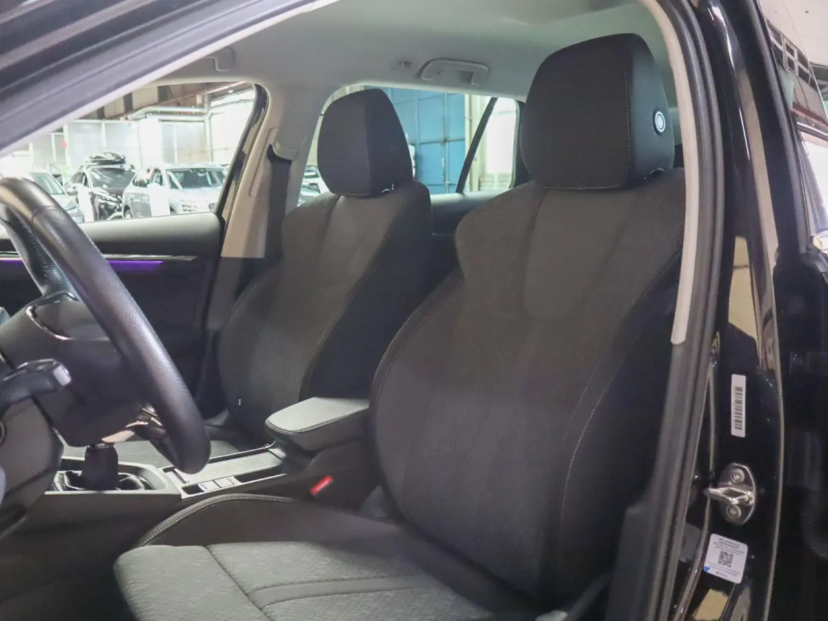1.0 TSI 110pk Business Edition Plus | Allseasonbanden | Trekhaak