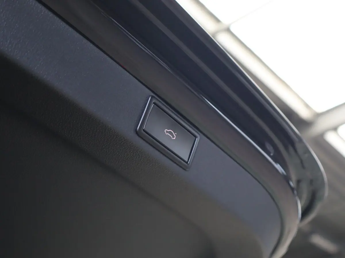 1.0 TSI 110pk Business Edition Plus | Allseasonbanden | Trekhaak