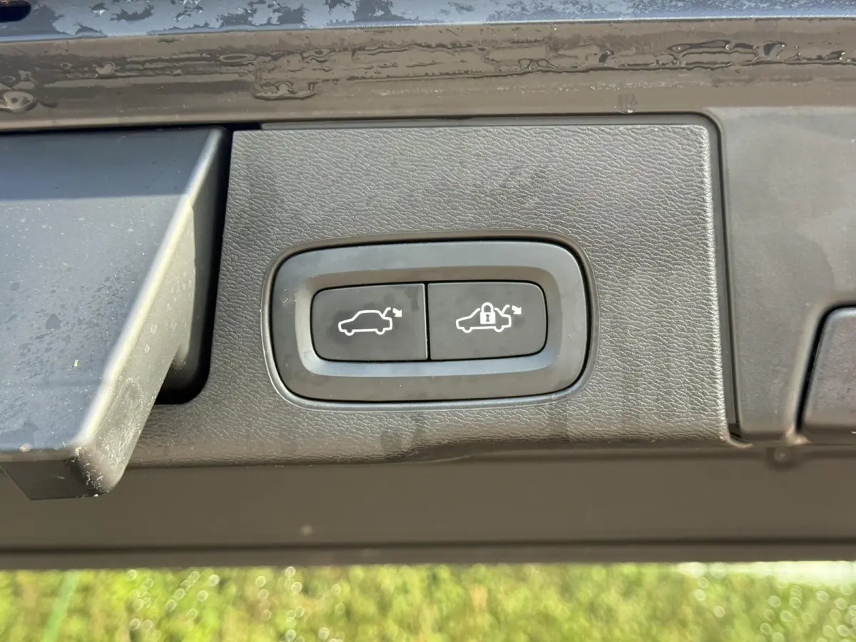 B4 R-Design | Elec.Stoel | Trekhaak | Donker Glas | Automaat