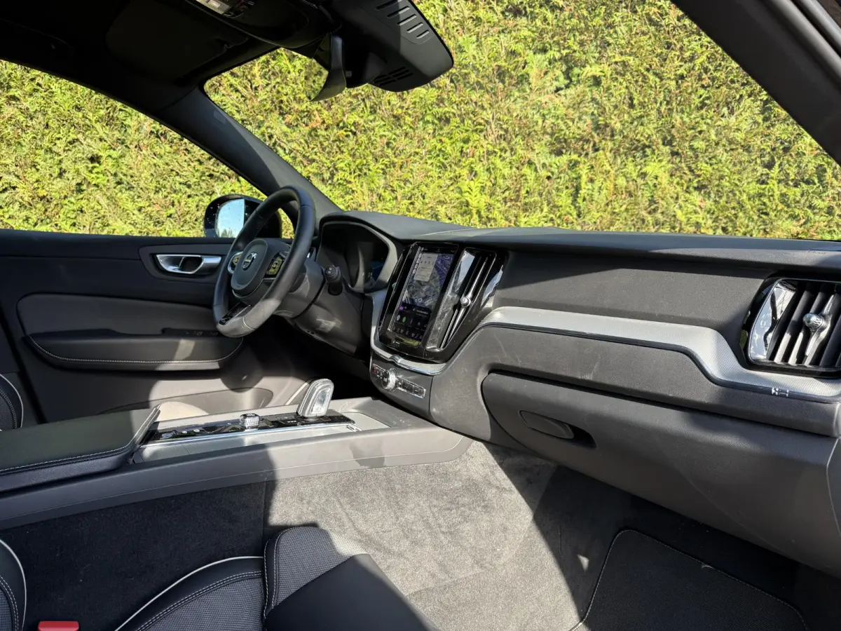 B4 R-Design | Elec.Stoel | Trekhaak | Donker Glas | Automaat