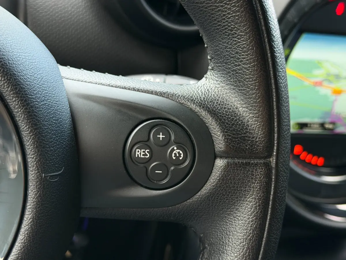 1.6 Cooper Pepper Xenon Navi Clima Aut.