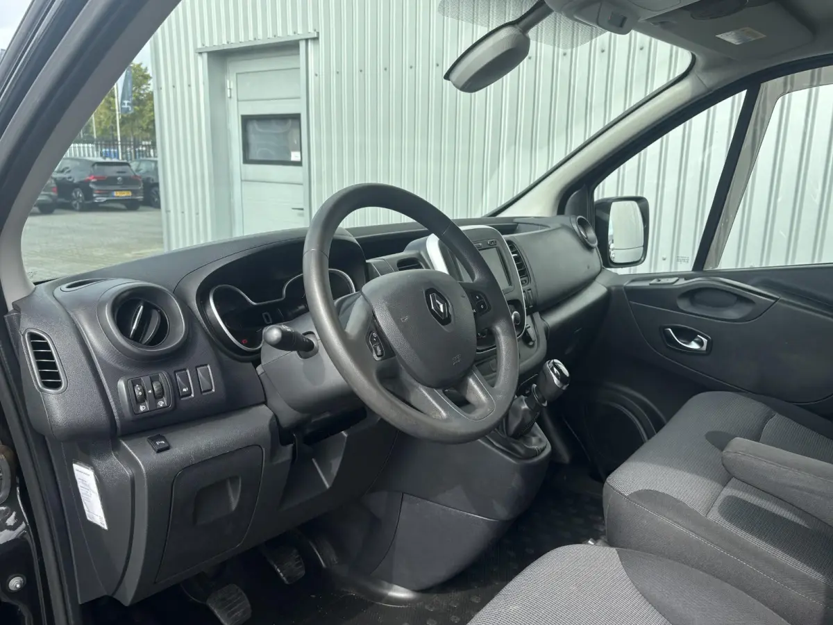 2.0 dCi L2H1*FULL LED*NAV*CAM*A/C*CRUISE*3PER*HAAK