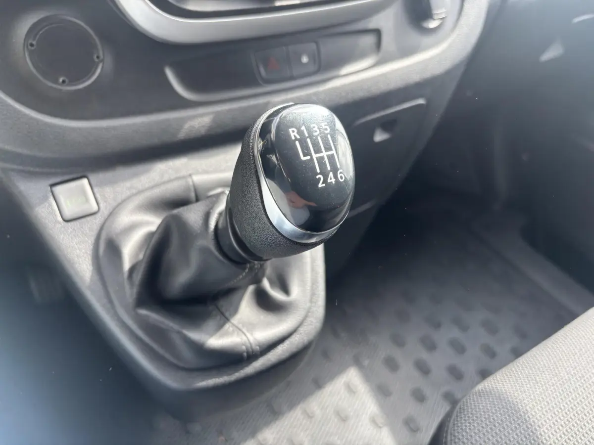 2.0 dCi L2H1*FULL LED*NAV*CAM*A/C*CRUISE*3PER*HAAK