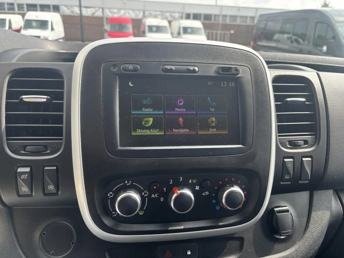 2.0 dCi L2H1*FULL LED*NAV*CAM*A/C*CRUISE*3PER*HAAK