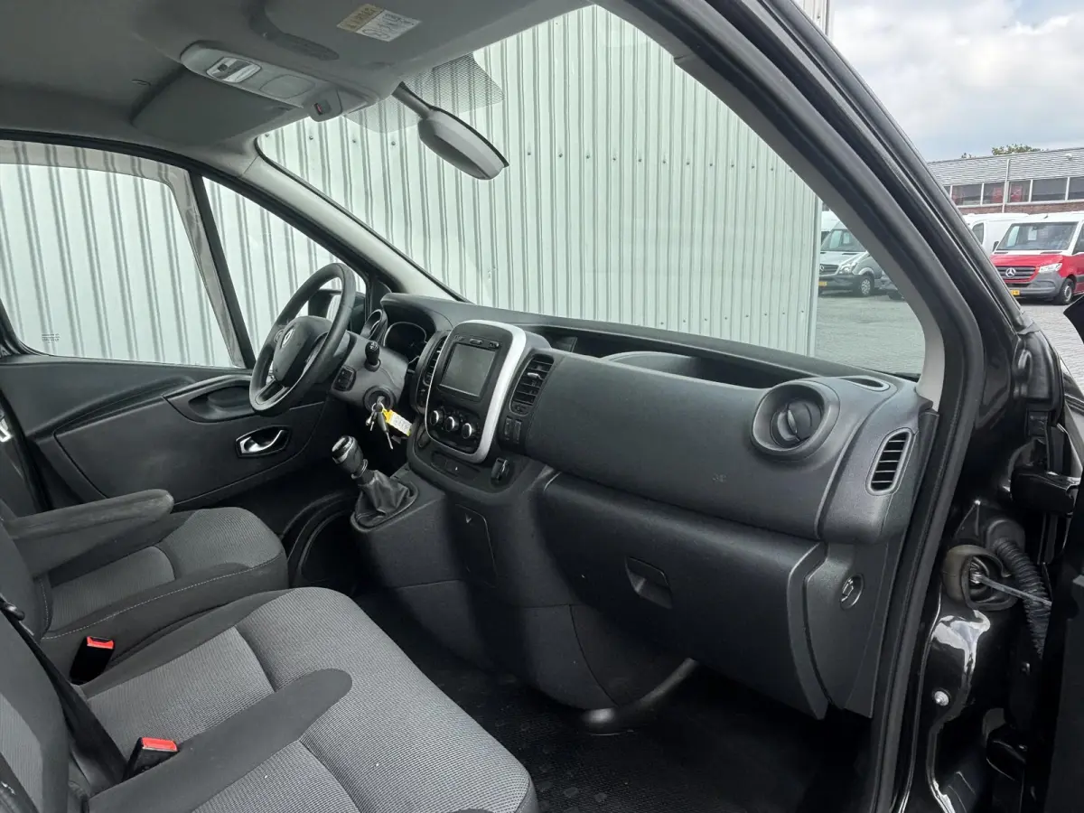 2.0 dCi L2H1*FULL LED*NAV*CAM*A/C*CRUISE*3PER*HAAK