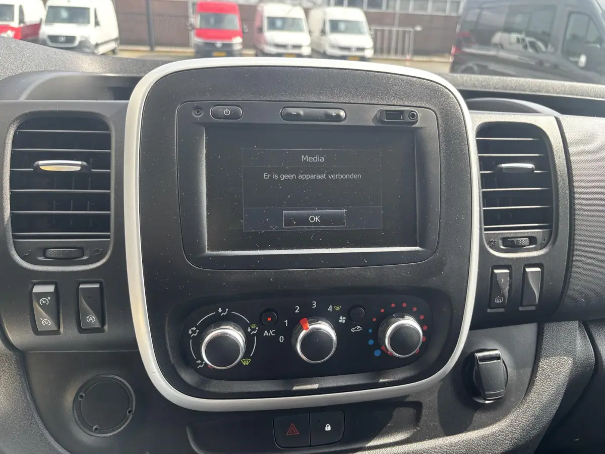 2.0 dCi L2H1*FULL LED*NAV*CAM*A/C*CRUISE*3PER*HAAK