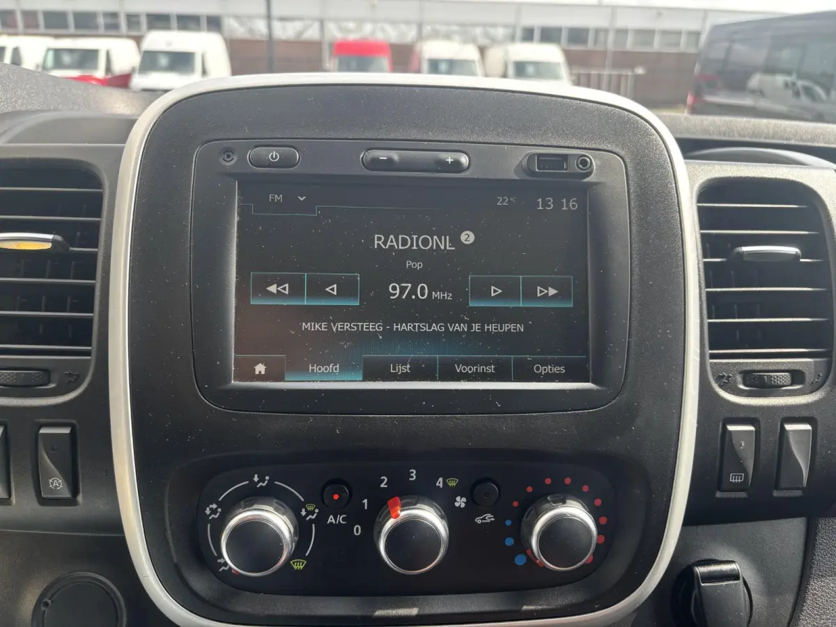 2.0 dCi L2H1*FULL LED*NAV*CAM*A/C*CRUISE*3PER*HAAK