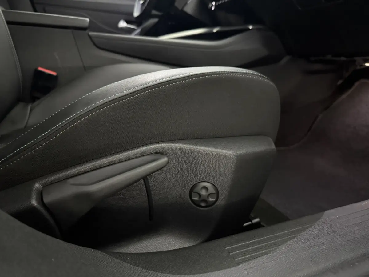 1.6 HYbrid Allure Pack Business | Camera | Virtual | Sfeer | Carplay | LED | Navi | Keyless