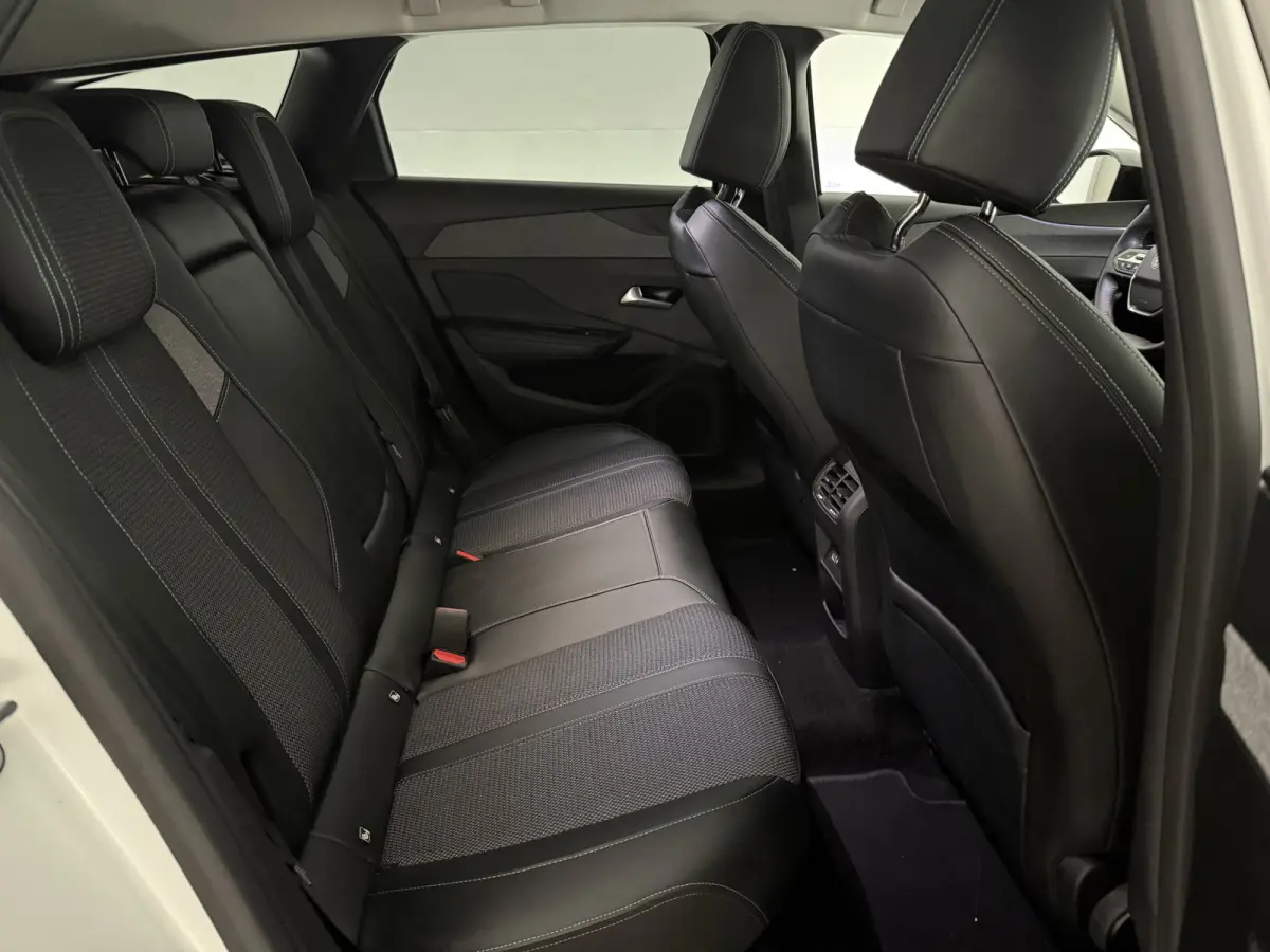 1.6 HYbrid Allure Pack Business | Camera | Virtual | Sfeer | Carplay | LED | Navi | Keyless