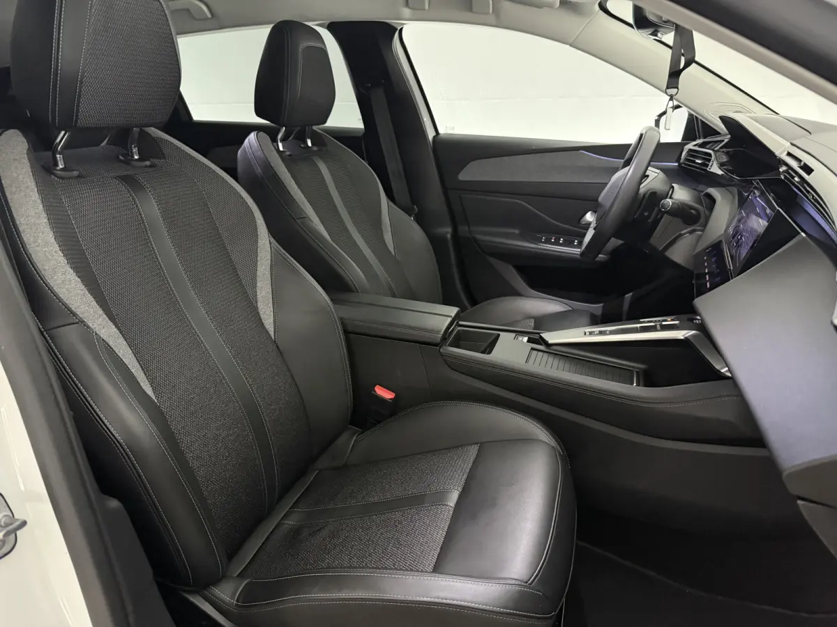 1.6 HYbrid Allure Pack Business | Camera | Virtual | Sfeer | Carplay | LED | Navi | Keyless