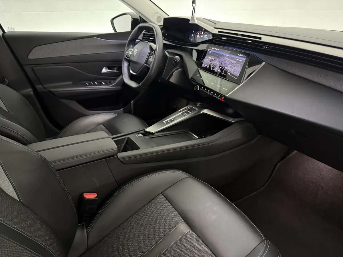 1.6 HYbrid Allure Pack Business | Camera | Virtual | Sfeer | Carplay | LED | Navi | Keyless