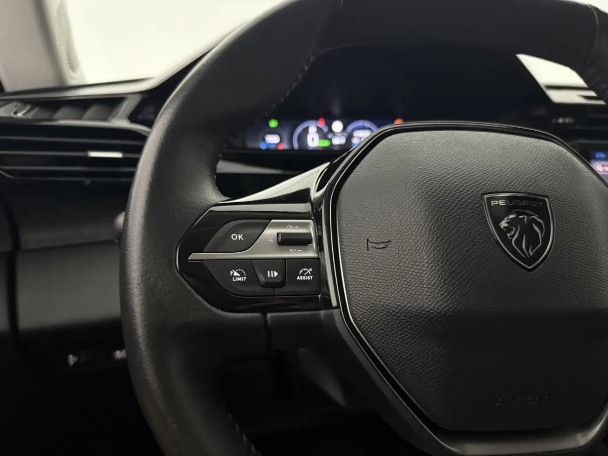 1.6 HYbrid Allure Pack Business | Camera | Virtual | Sfeer | Carplay | LED | Navi | Keyless