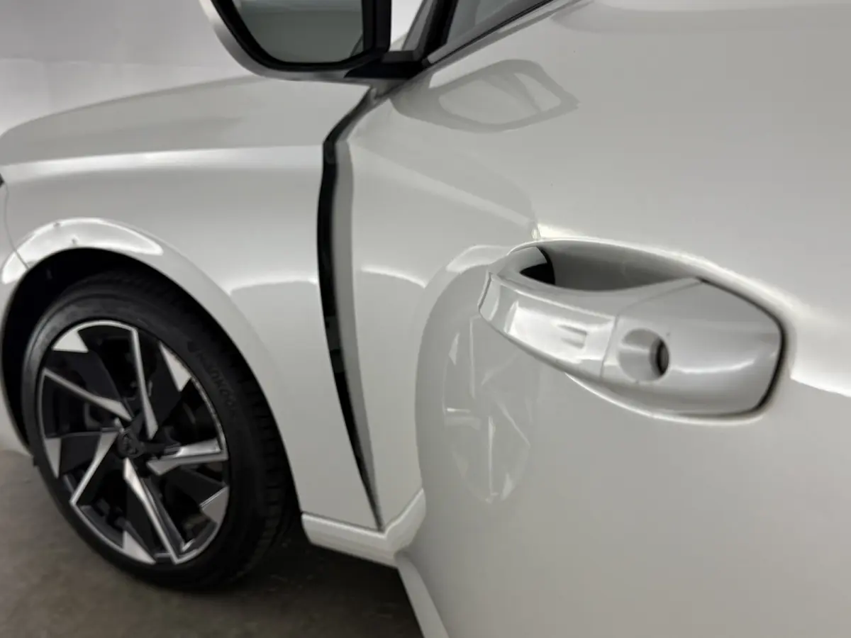 1.6 HYbrid Allure Pack Business | Camera | Virtual | Sfeer | Carplay | LED | Navi | Keyless