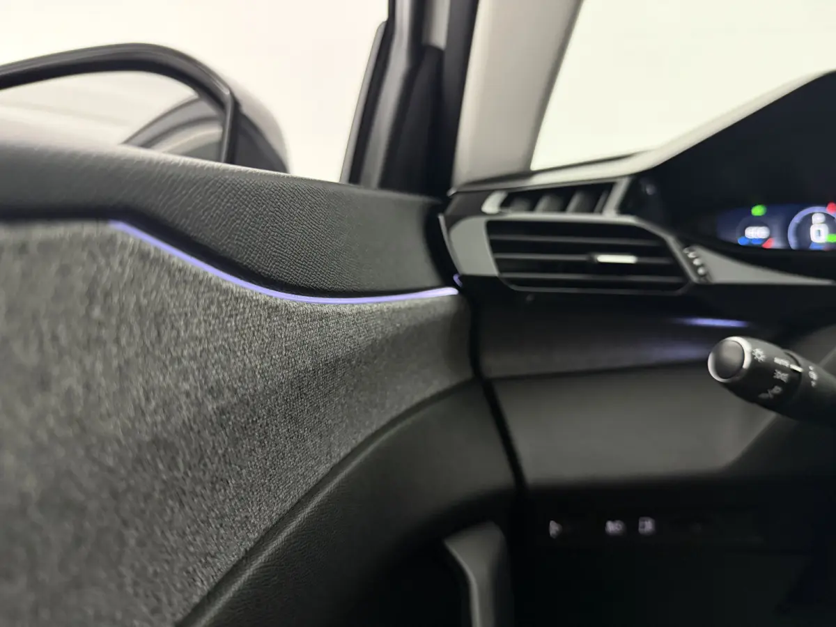 1.6 HYbrid Allure Pack Business | Camera | Virtual | Sfeer | Carplay | LED | Navi | Keyless