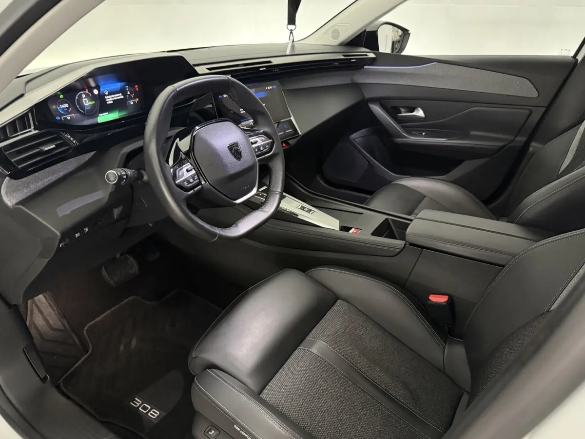 1.6 HYbrid Allure Pack Business | Camera | Virtual | Sfeer | Carplay | LED | Navi | Keyless