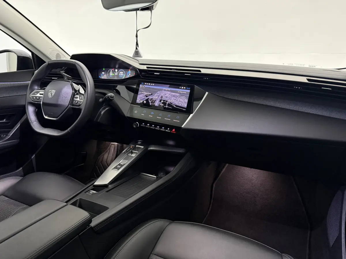 1.6 HYbrid Allure Pack Business | Camera | Virtual | Sfeer | Carplay | LED | Navi | Keyless