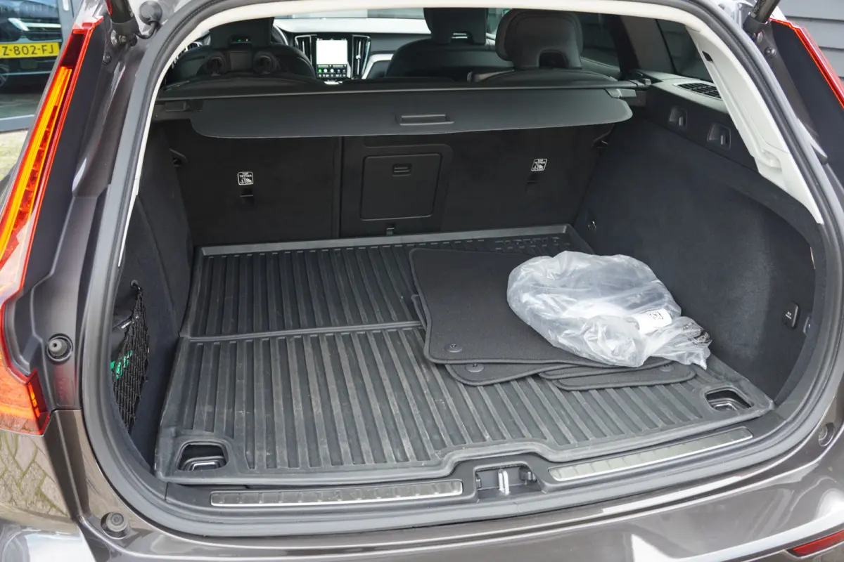 2.0 T8 Plug-in hybrid AWD Plus Bright - TREKHAAK - LEDER - FULL LED - CAMERA -