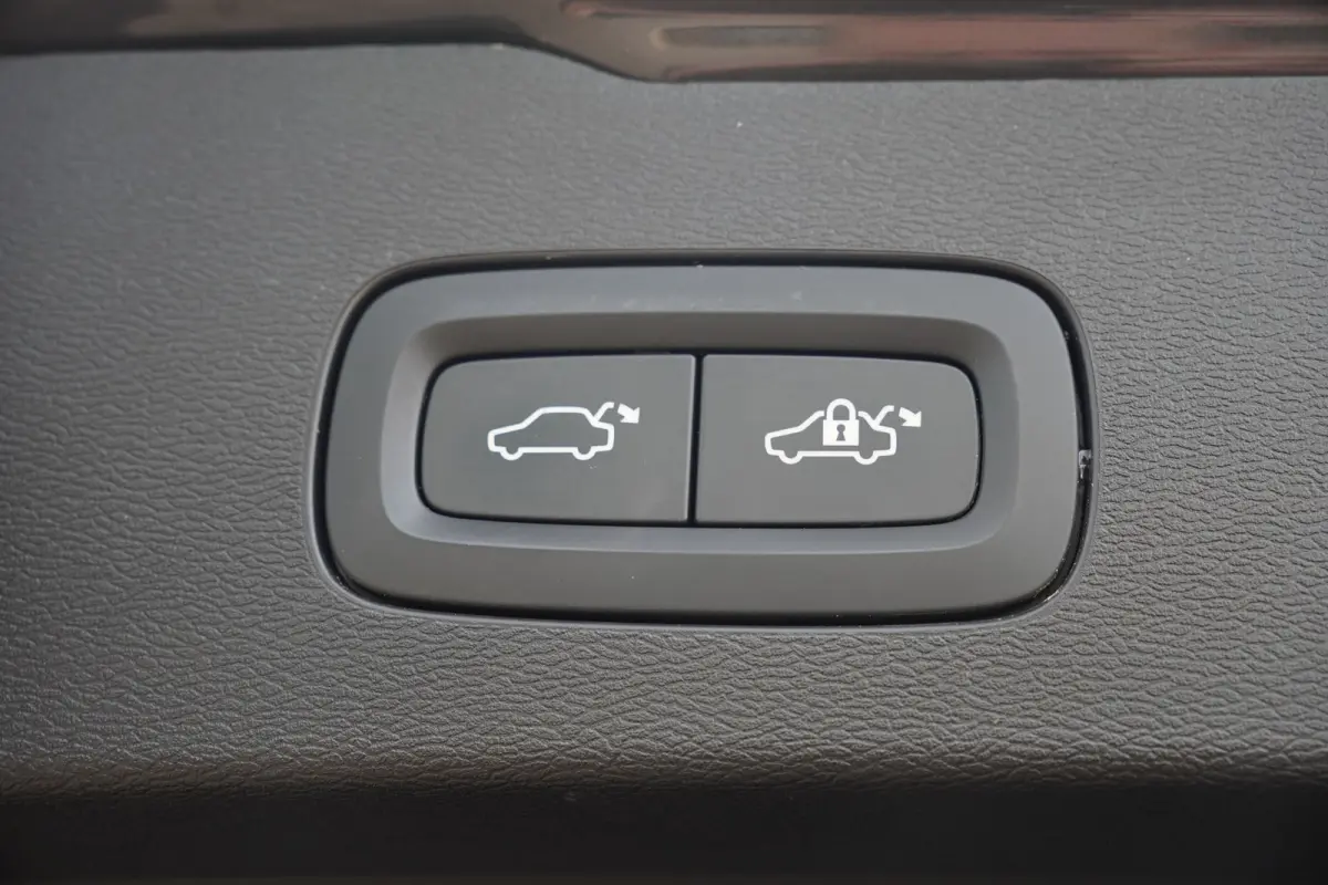 2.0 T8 Plug-in hybrid AWD Plus Bright - TREKHAAK - LEDER - FULL LED - CAMERA -