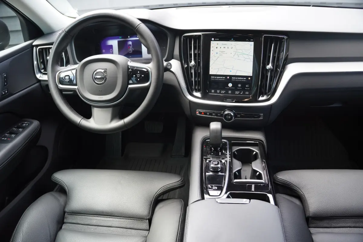 2.0 T8 Plug-in hybrid AWD Plus Bright - TREKHAAK - LEDER - FULL LED - CAMERA -