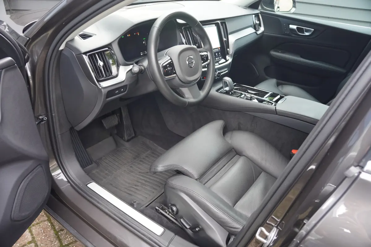 2.0 T8 Plug-in hybrid AWD Plus Bright - TREKHAAK - LEDER - FULL LED - CAMERA -