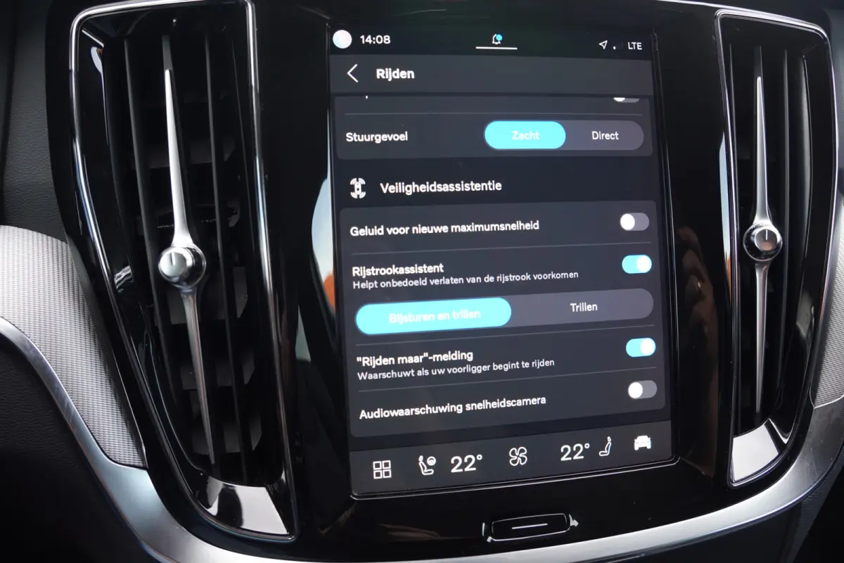 2.0 T8 Plug-in hybrid AWD Plus Bright - TREKHAAK - LEDER - FULL LED - CAMERA -