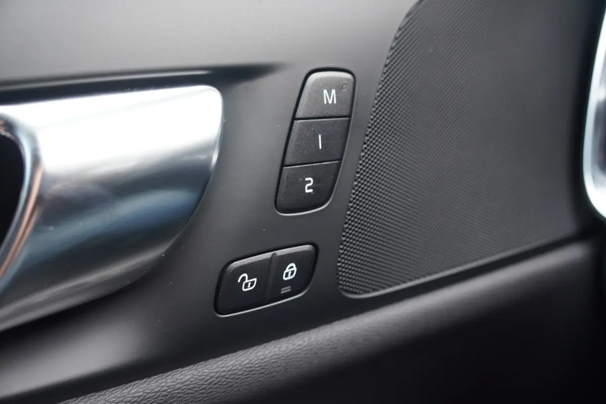 2.0 T8 Plug-in hybrid AWD Plus Bright - TREKHAAK - LEDER - FULL LED - CAMERA -