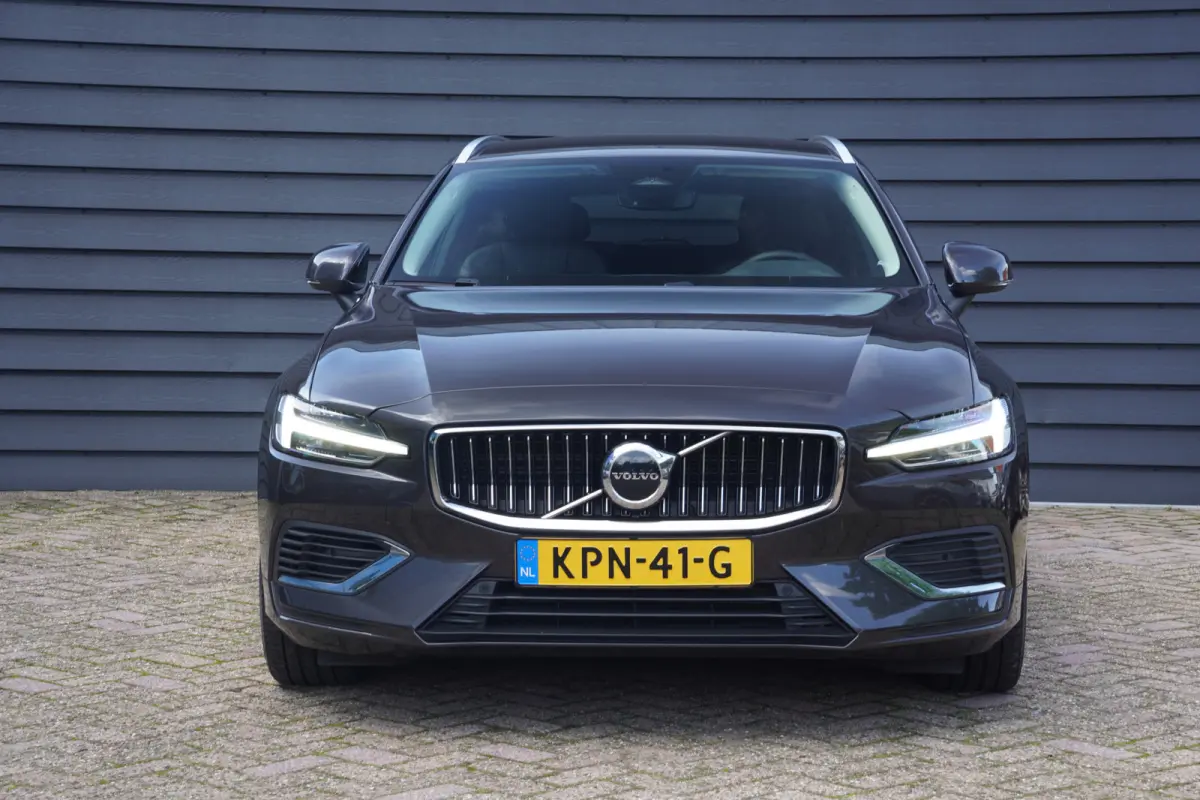 2.0 T8 Plug-in hybrid AWD Plus Bright - TREKHAAK - LEDER - FULL LED - CAMERA -