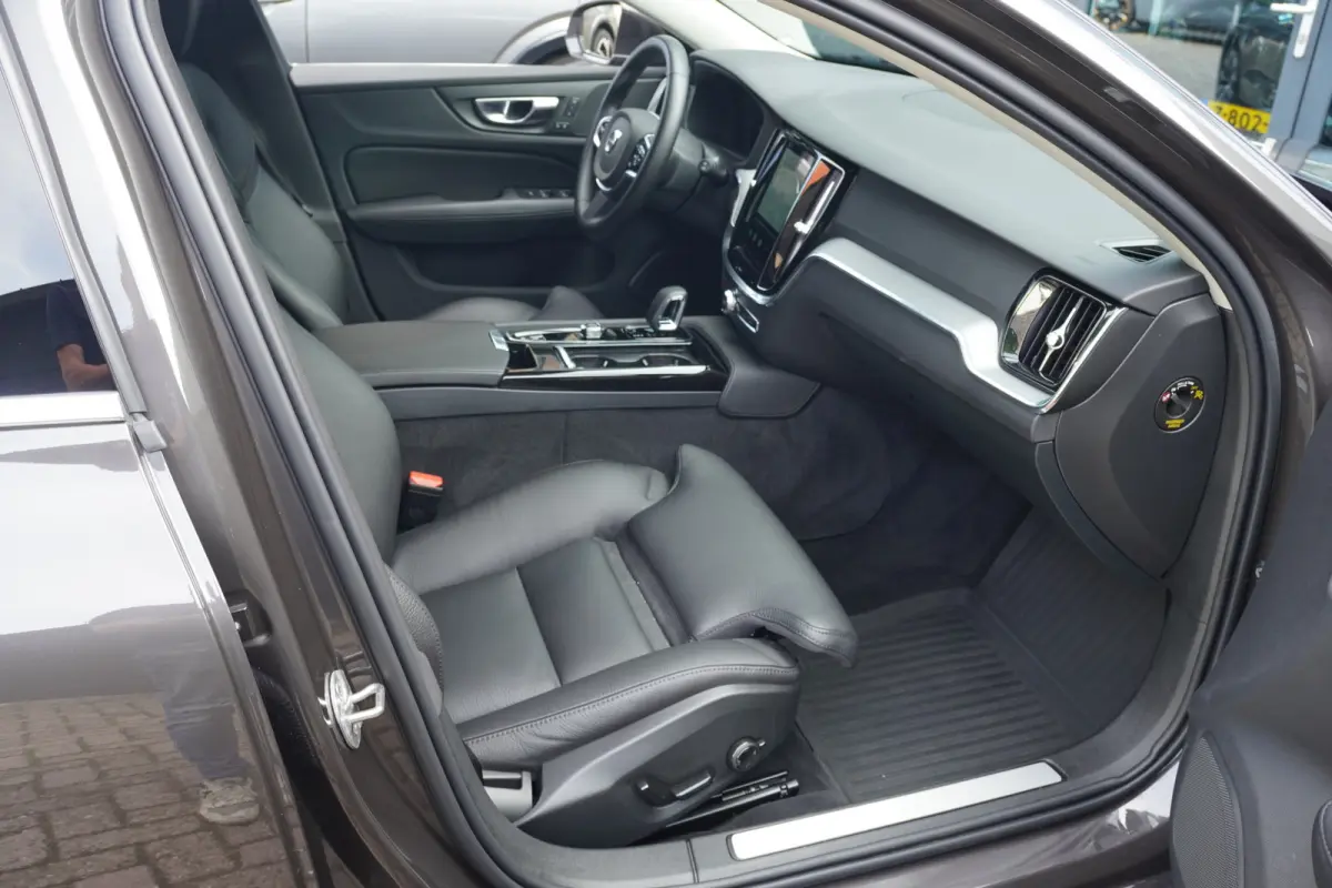 2.0 T8 Plug-in hybrid AWD Plus Bright - TREKHAAK - LEDER - FULL LED - CAMERA -