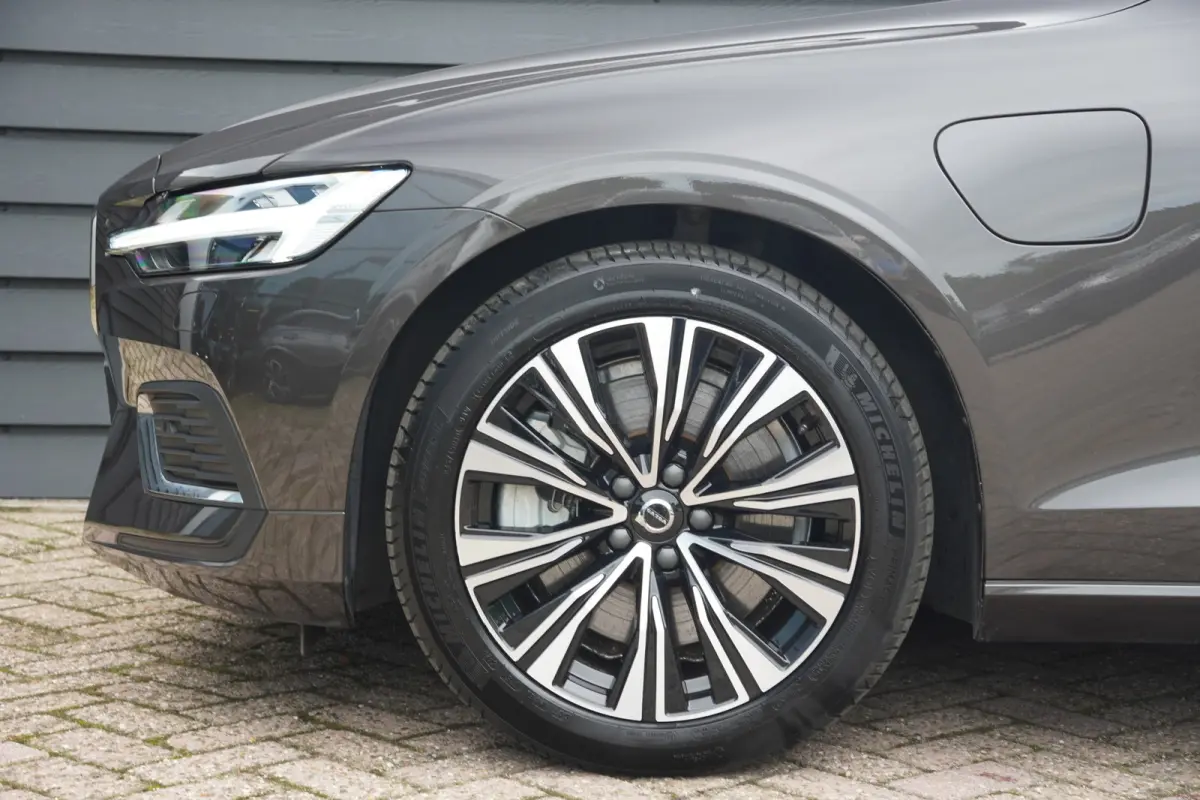 2.0 T8 Plug-in hybrid AWD Plus Bright - TREKHAAK - LEDER - FULL LED - CAMERA -