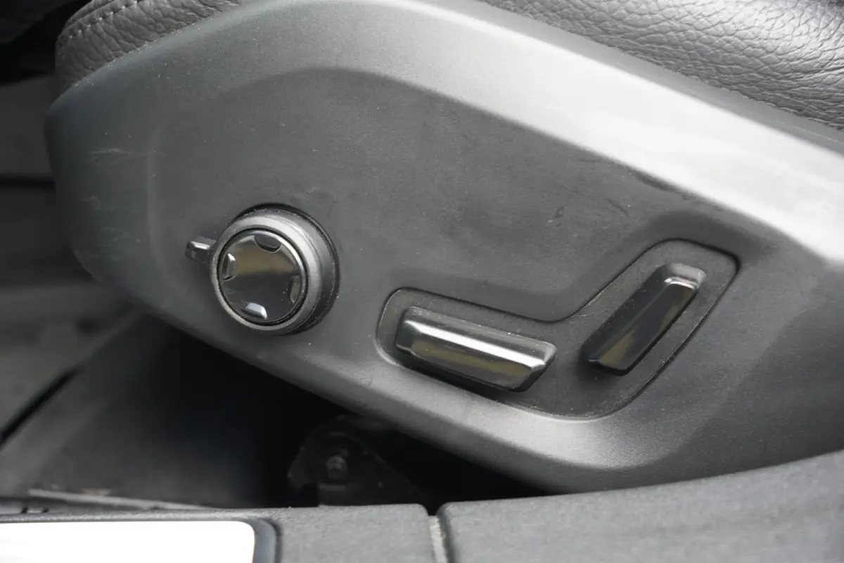 2.0 T8 Plug-in hybrid AWD Plus Bright - TREKHAAK - LEDER - FULL LED - CAMERA -