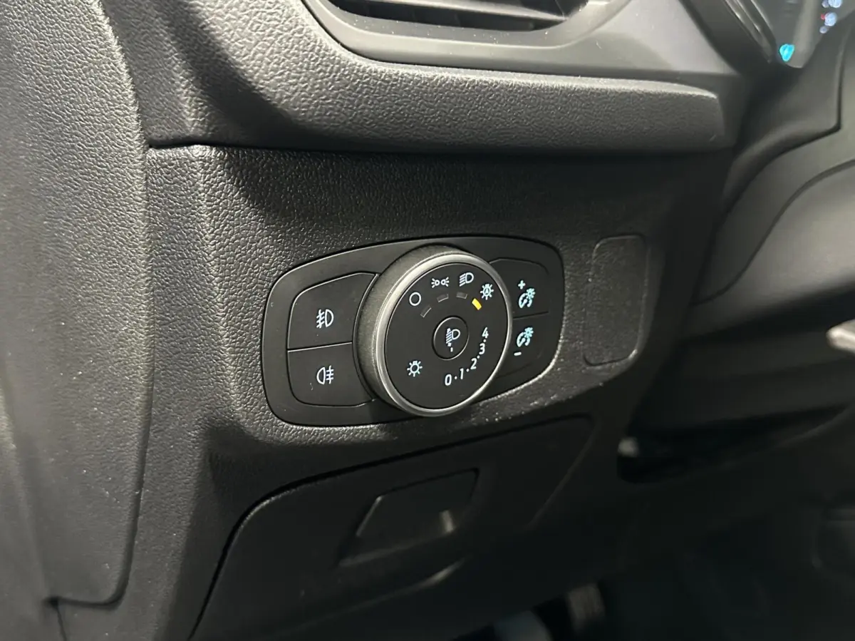 1.0 EcoBoost Titanium Business HEAD UP CARPLAY CAMERA CRUISE LM ECC NAVI.