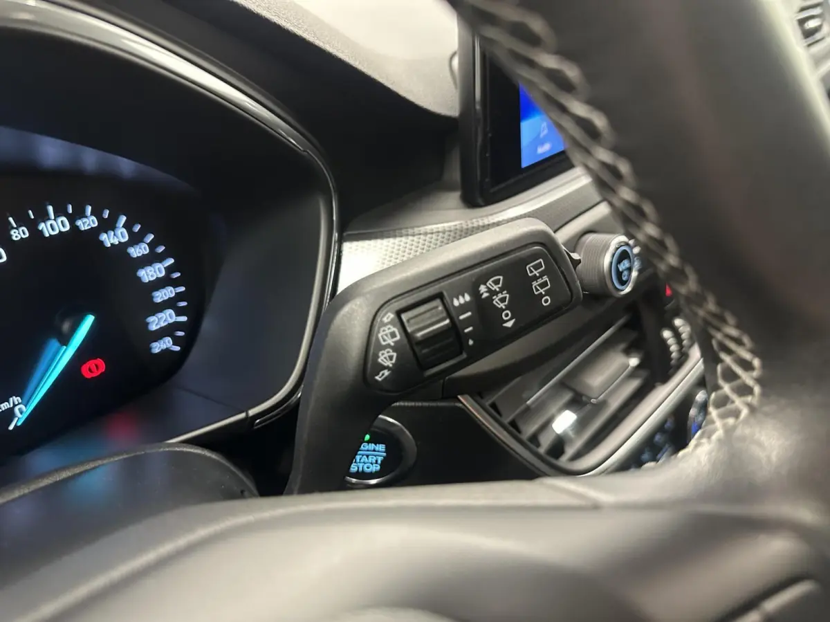 1.0 EcoBoost Titanium Business HEAD UP CARPLAY CAMERA CRUISE LM ECC NAVI.