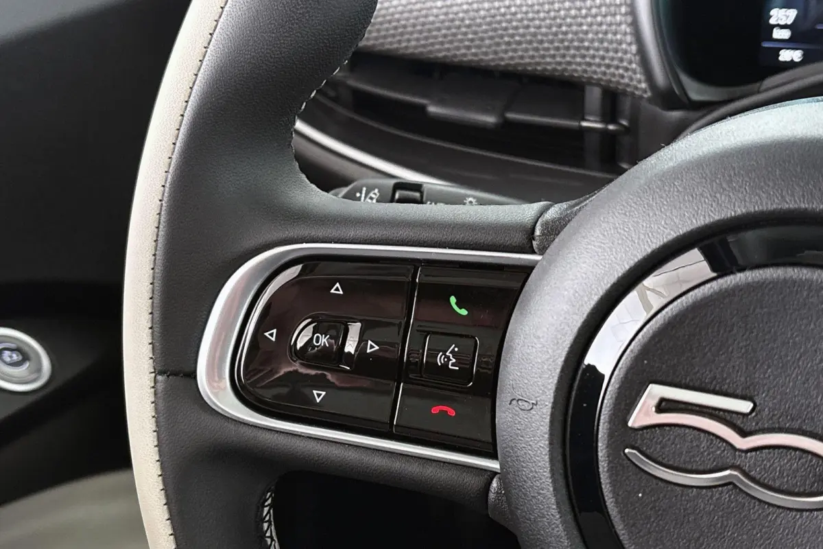 La Prima 42 kWh Pano Leder Stoelverwarming JBL Camera Apple CarPlay