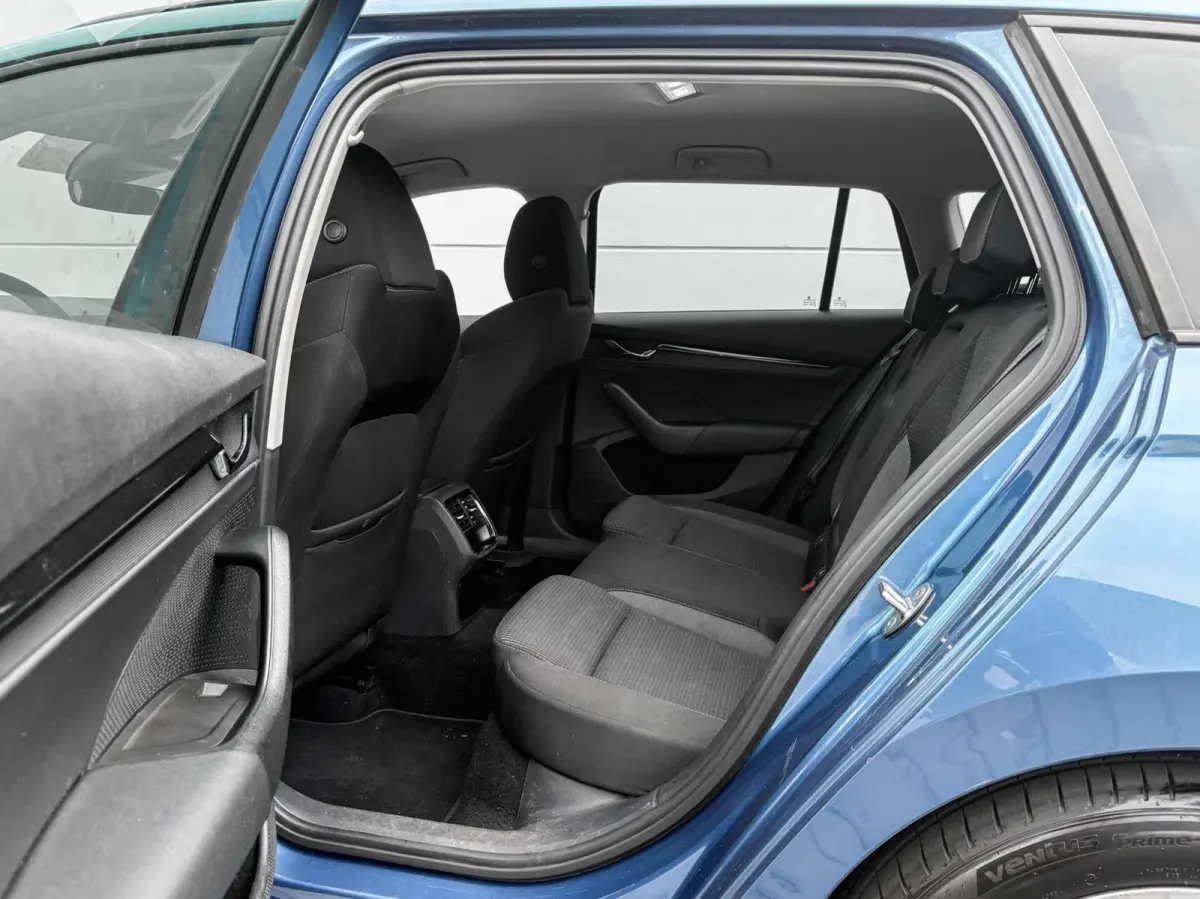 1.0 e-TSI DSG 110pk Business Edition | Adaptive cruise | Stoelverwarming | Trekhaak