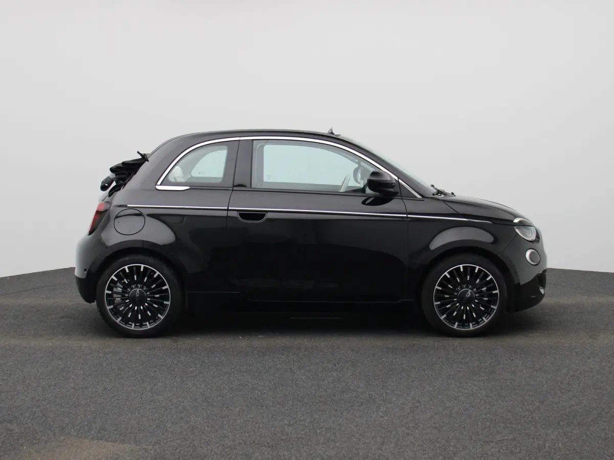42 kWh La Prima | ACHTERUITRIJCAMERA | STOELVERWARMING | APPLE CARPLAY - ANDROID AUTO | LEDEREN BEKLEDING | CLIMATE CONTROL |