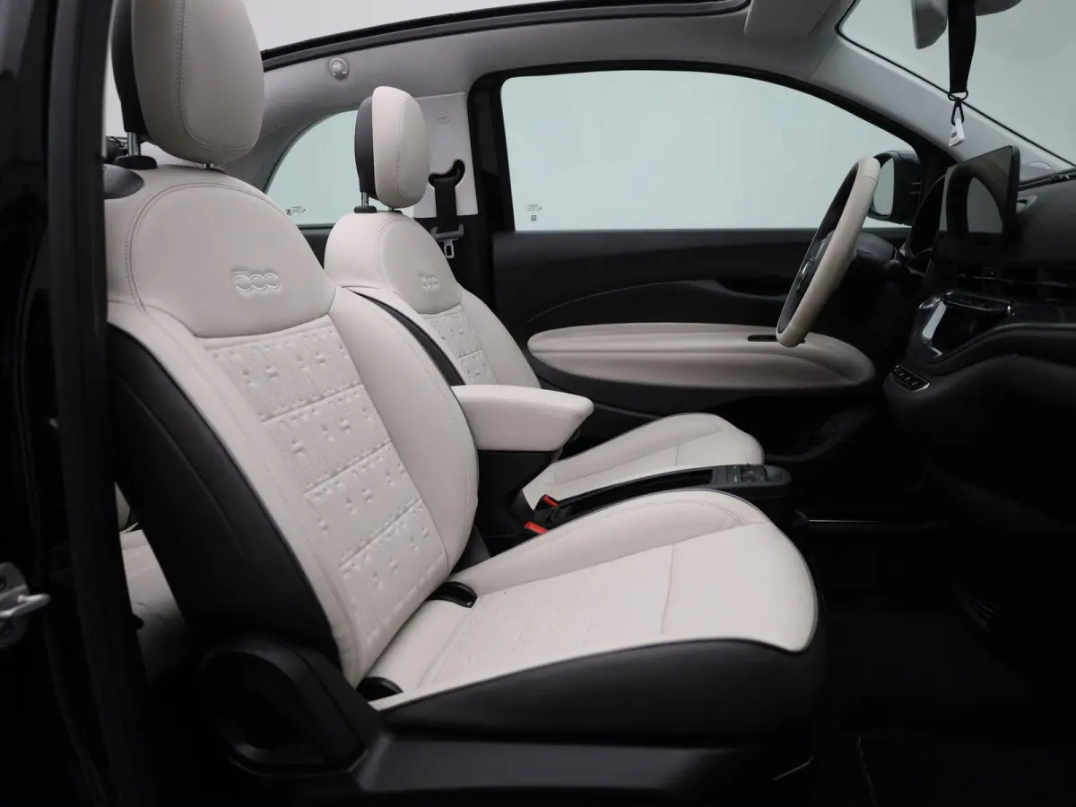 42 kWh La Prima | ACHTERUITRIJCAMERA | STOELVERWARMING | APPLE CARPLAY - ANDROID AUTO | LEDEREN BEKLEDING | CLIMATE CONTROL |