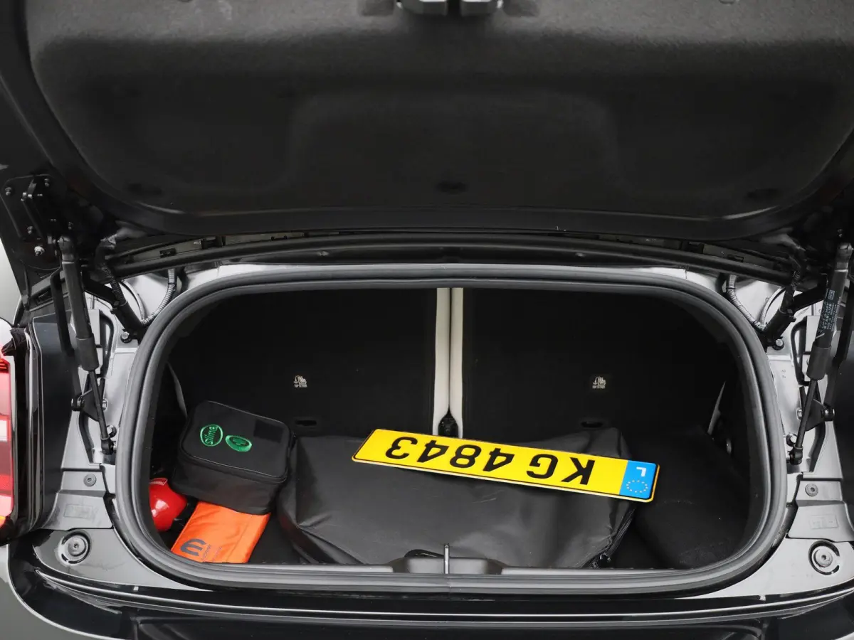 42 kWh La Prima | ACHTERUITRIJCAMERA | STOELVERWARMING | APPLE CARPLAY - ANDROID AUTO | LEDEREN BEKLEDING | CLIMATE CONTROL |