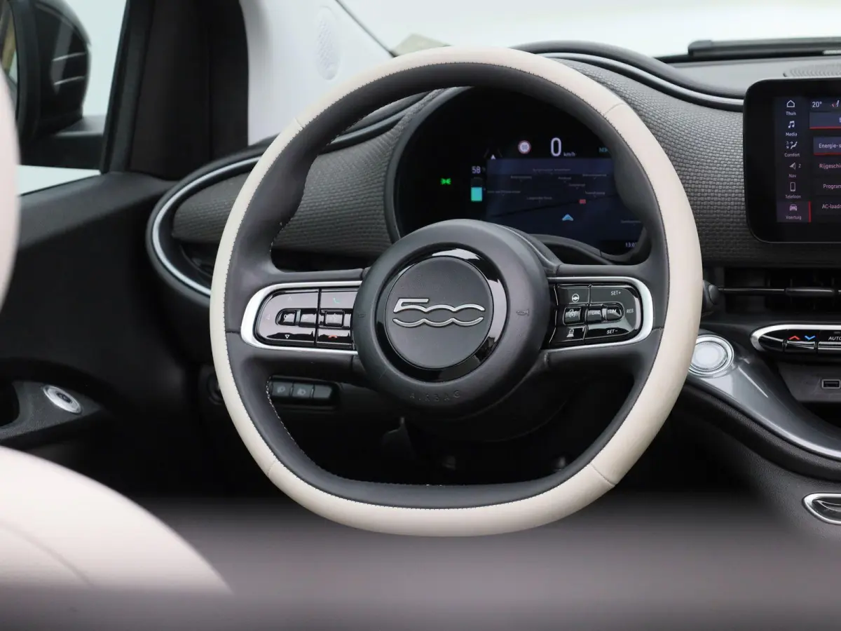 42 kWh La Prima | ACHTERUITRIJCAMERA | STOELVERWARMING | APPLE CARPLAY - ANDROID AUTO | LEDEREN BEKLEDING | CLIMATE CONTROL |