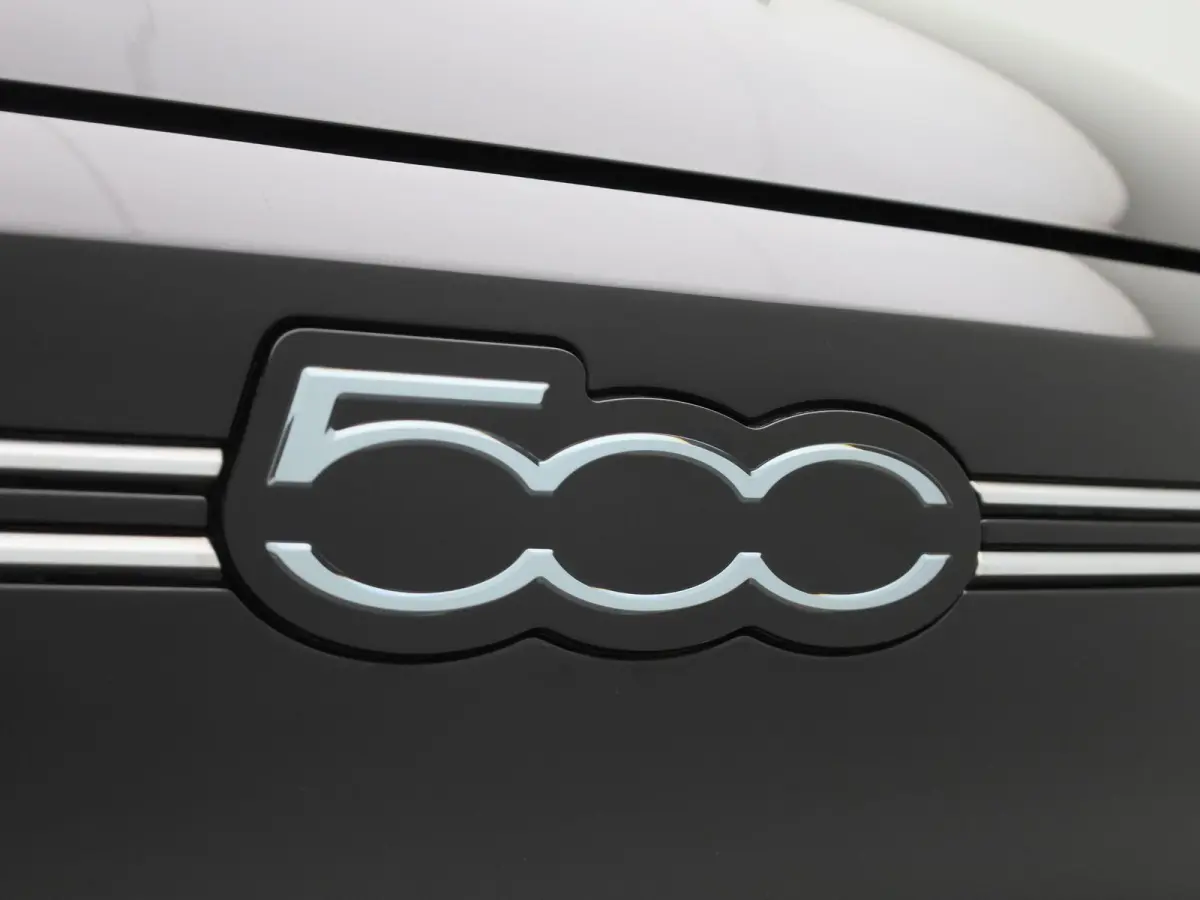 42 kWh La Prima | ACHTERUITRIJCAMERA | STOELVERWARMING | APPLE CARPLAY - ANDROID AUTO | LEDEREN BEKLEDING | CLIMATE CONTROL |
