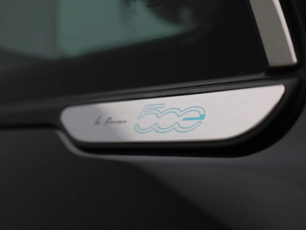 42 kWh La Prima | ACHTERUITRIJCAMERA | STOELVERWARMING | APPLE CARPLAY - ANDROID AUTO | LEDEREN BEKLEDING | CLIMATE CONTROL |