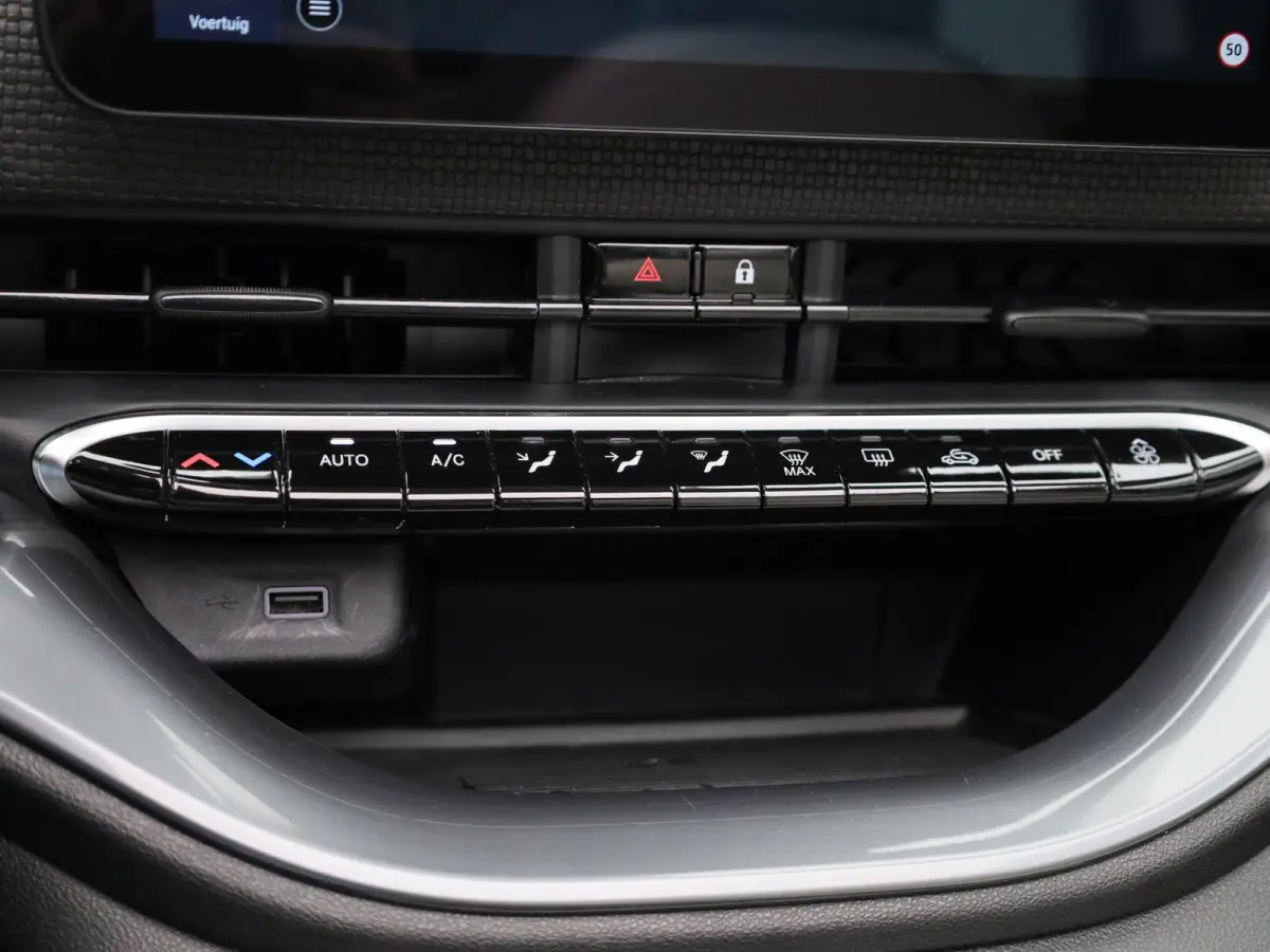 42 kWh La Prima | ACHTERUITRIJCAMERA | STOELVERWARMING | APPLE CARPLAY - ANDROID AUTO | LEDEREN BEKLEDING | CLIMATE CONTROL |