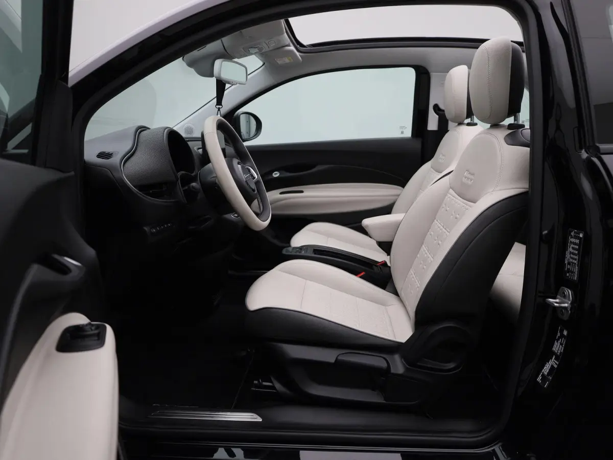 42 kWh La Prima | ACHTERUITRIJCAMERA | STOELVERWARMING | APPLE CARPLAY - ANDROID AUTO | LEDEREN BEKLEDING | CLIMATE CONTROL |