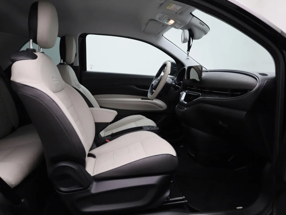 42 kWh La Prima by Bocelli | SOH 96,5% | ACHTERUITRIJCAMERA | STOELVERWARMING | APPLE CARPLAY - ANDROID AUTO | LEDEREN BEKLEDING |