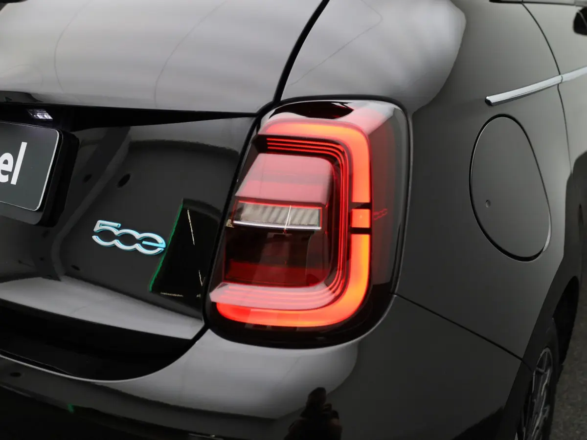 42 kWh La Prima by Bocelli | SOH 96,5% | ACHTERUITRIJCAMERA | STOELVERWARMING | APPLE CARPLAY - ANDROID AUTO | LEDEREN BEKLEDING |