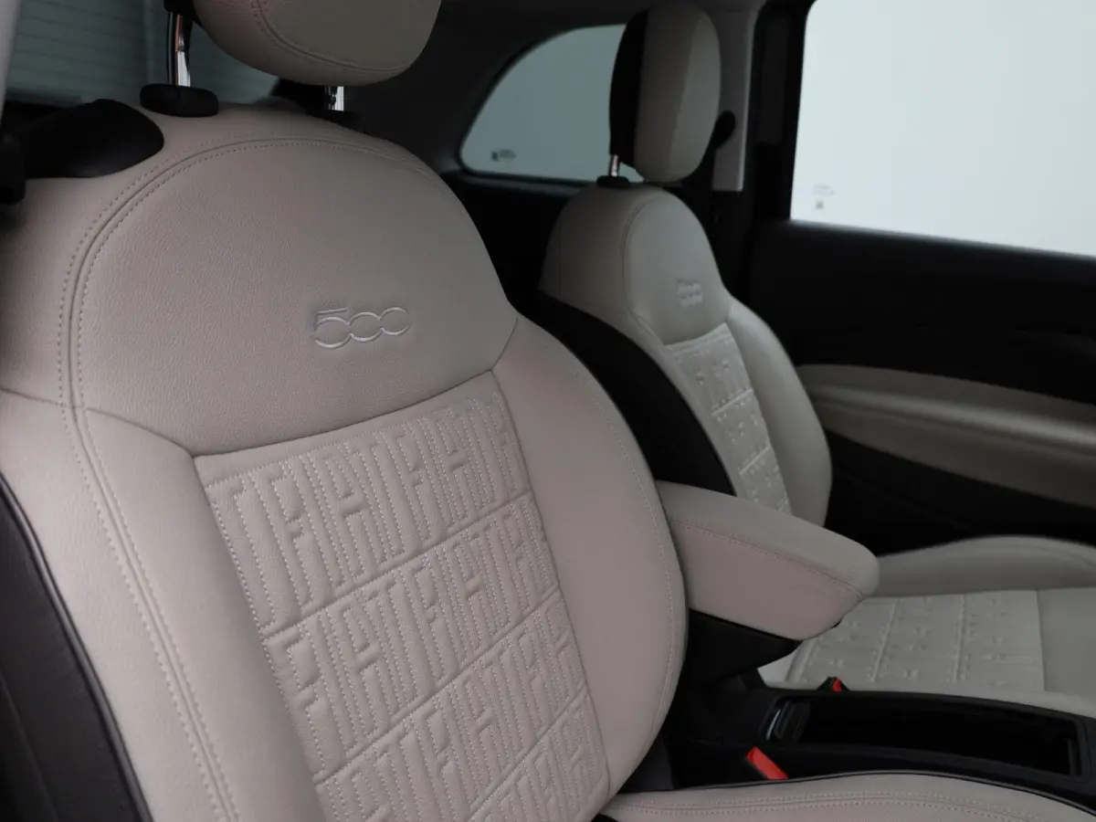 42 kWh La Prima by Bocelli | SOH 96,5% | ACHTERUITRIJCAMERA | STOELVERWARMING | APPLE CARPLAY - ANDROID AUTO | LEDEREN BEKLEDING |