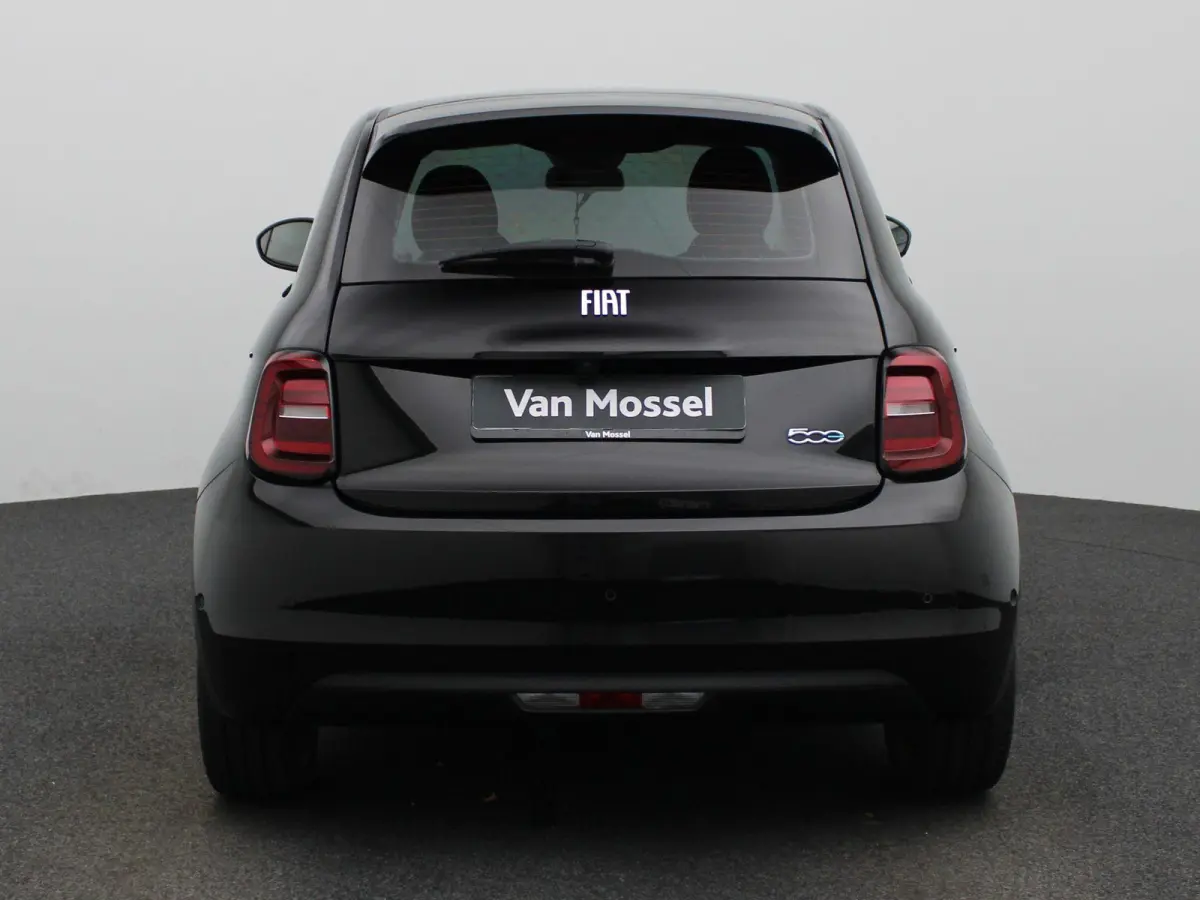 42 kWh La Prima by Bocelli | SOH 96,5% | ACHTERUITRIJCAMERA | STOELVERWARMING | APPLE CARPLAY - ANDROID AUTO | LEDEREN BEKLEDING |
